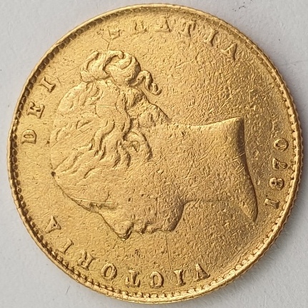England - Half sovereign 1870 shield with damage